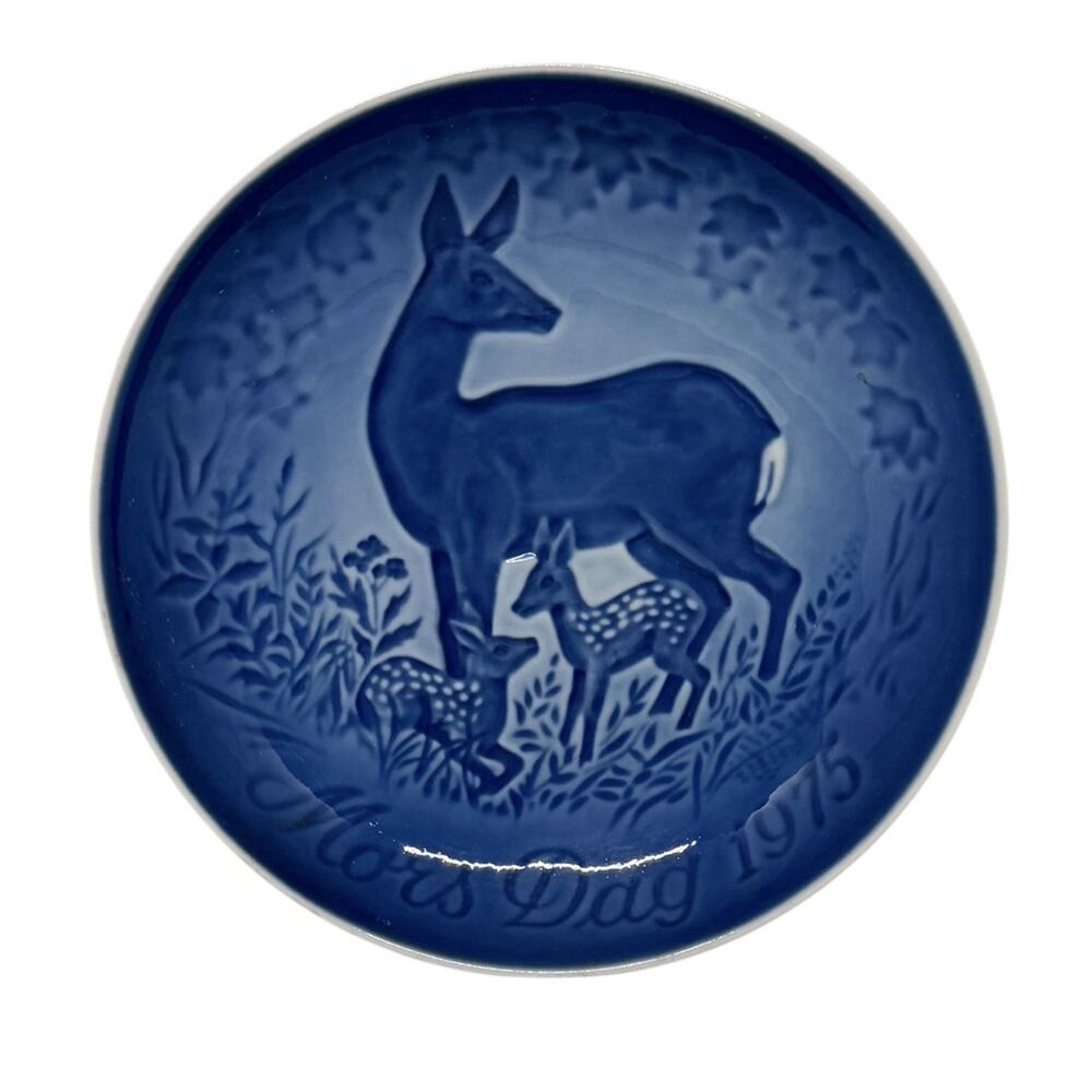 1975 Bing & Grondahl Mother’s Day Cobalt 6” Collectors Plate Doe & Two Fawns
